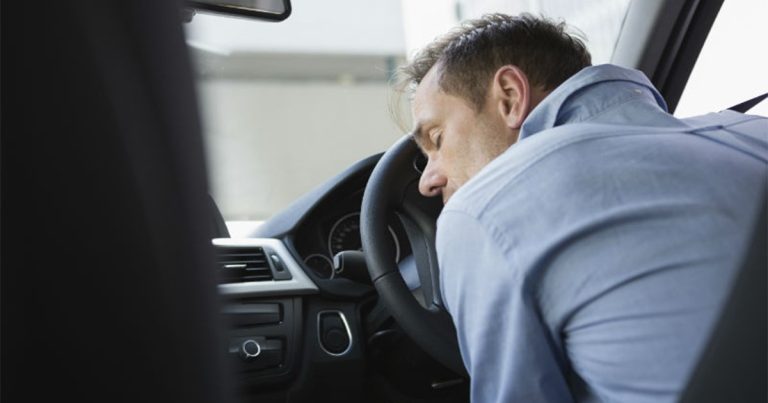 Meninggal Dalam Kereta: Ini Sebab Kenapa Anda Tak Patut Tidur Dalam Kereta